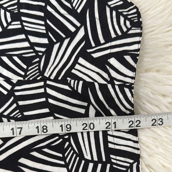 East 5th Linen Black and White Boxy Button Down Shirt - Picture 4 of 8